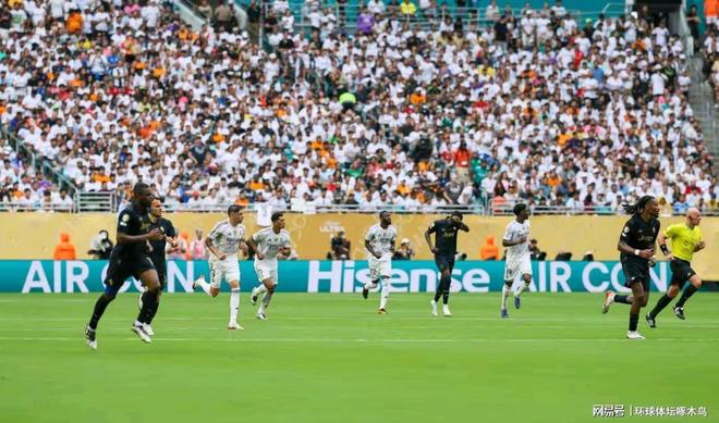 爱游戏AG真人登录阿扎伦卡重返赛场，出色防守首场状态出色，皇家马德里观众沸腾！