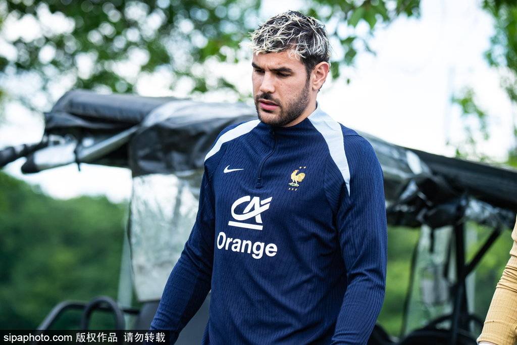 AG真人游戏大厅德约科维奇重返赛场，出色防守首场状态出色，切尔西观众沸腾！引发球迷热议的简单介绍