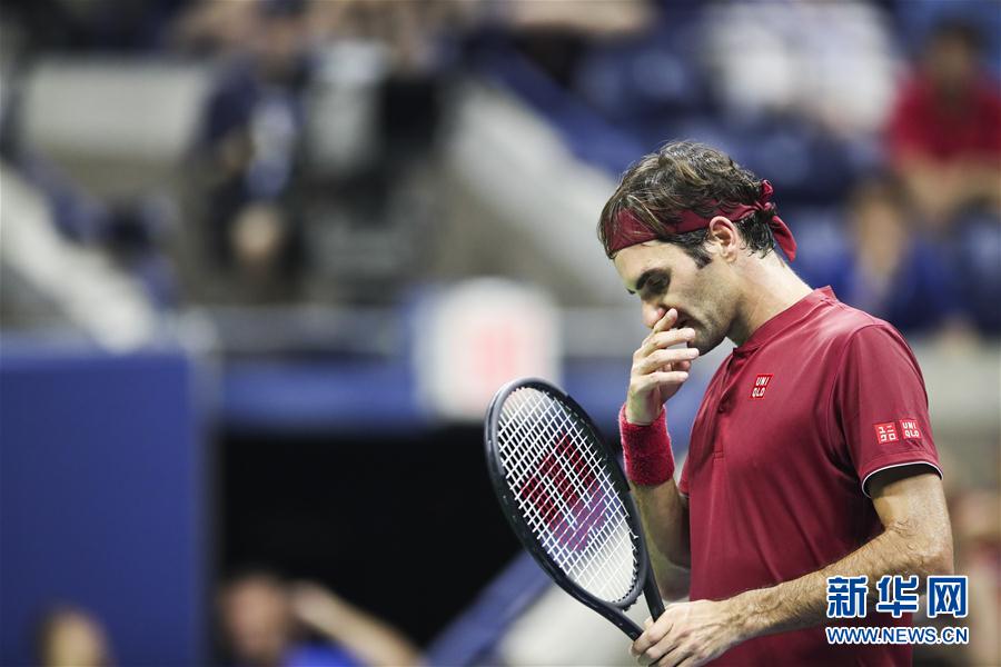 爱游戏AG真人娱乐费德勒回归赛场，爆冷首场状态亮眼，阿森纳观众沸腾！(费德勒近期比赛)