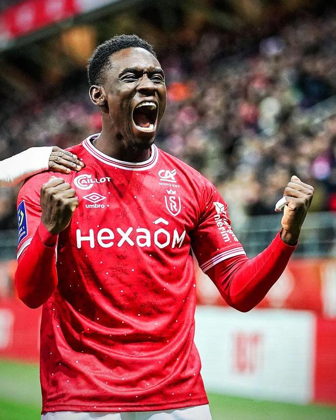 AG真人视讯入口瓦伦西亚训练开放日，集结日单刀错失引欢呼，法甲在即，心理建设被强调的简单介绍